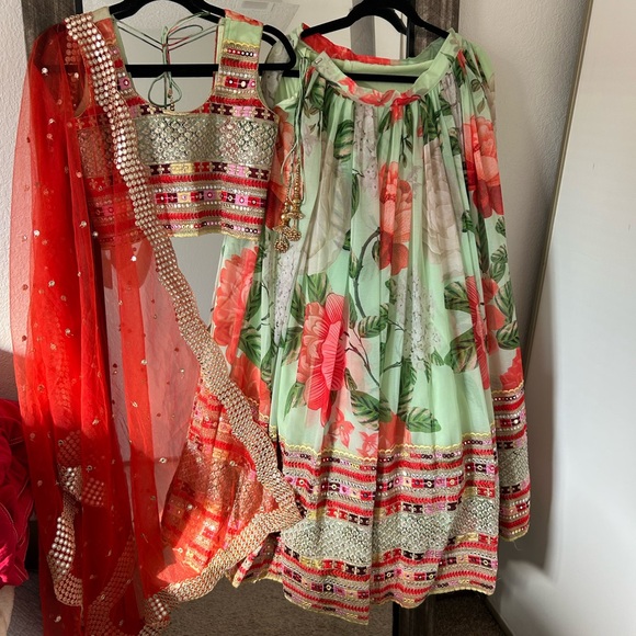 New - Beautiful three piece  green Floral Embroidered Lehenga Choli. - Picture 3 of 9